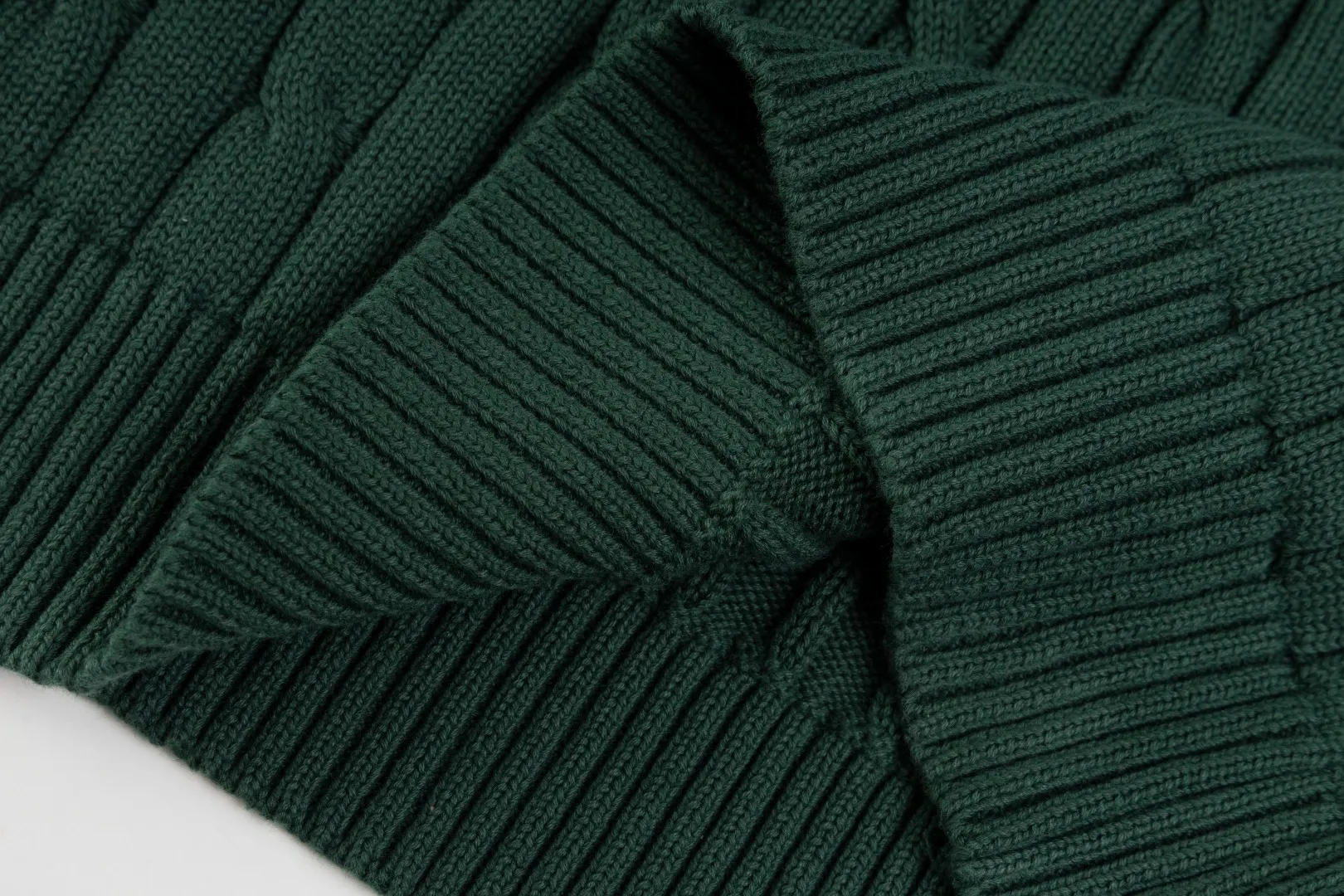 P210 #R90 RALPH LAUREN Thirteen colors of Ralph Lauren classic small label embroidery V-neck pullover cable cardigan sweater women's top, high-density LOGO embroidery on the chest, original customization of tag accessories. Made of pure cotton yarn, pure cotton is skin-friendly and comfortable, small label war horse embroidered twist button V-neck sweater🐎High quality, follow the blogger to learn how to wear it! Let’s buy a Ralph Lauren cable sweater. It’s a super hard-to-find series after it became popular. It’s hard to find one on the official website. It’s simple and practical to wear, with a lazy and loose feel. The thickened fabric has more texture, feels soft and delicate, and has a loose fit. Whether worn alone or layered, you can wear different styles of fashion with just one piece!   Size： Sleeve length: 60/61/62/63
